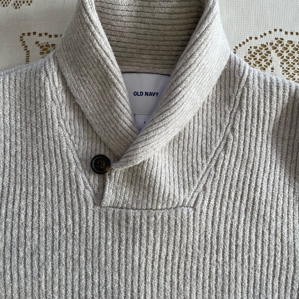 Old Navy Cream Ribbed Knit Sweater - Picture 3 of 12